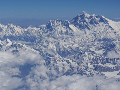Vue aérienne de l'Everest, prise le 27 avril 2019 - Sarah LAI [AFP/Archives]
