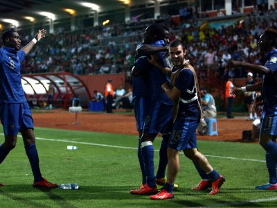 Le bonheur des Bleuets, sacrés champions du monde U2O après une séance de tirs au but contre l'Uruguay, le 2 juillet 2013 à Gaziantep, en Turquie - BEHROUZ MEHRI [AFP/Archives]