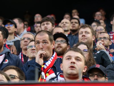 Les supporters malherbistes sonnés après l'ouverture du score bordelaise. - Charles de Quillacq