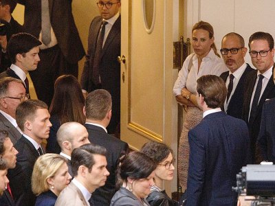 Le chancelier autrichien Sebastian Kurz quitte le Parlement à Vienne après le vote d'une motion de censure contre lui par les principaux partis d'opposition le 27 mai 2019, dans la foulée de l'Ibizagate. - ALEX HALADA [AFP]