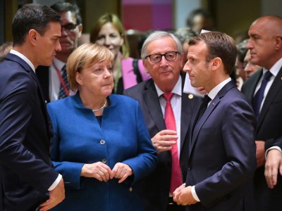 Pedro Sanchez, Angela Merkel, Jean-Claude Juncker et Emmanuel Macron à Bruxelles le 17 octobre 2018 - Emmanuel DUNAND [AFP/Archives]