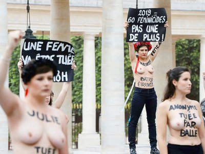 Des activistes Femen organisent une manifestation contre les féminicides au Palais Royal à Paris, le 30 mai 2019 - FRANCOIS GUILLOT [AFP]