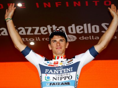 Damiano Cima sur le podium après sa victoire dans la 18e étape du Giro, le 30 mai 2019 à Santa Maria di Sala - Luk BENIES [AFP]