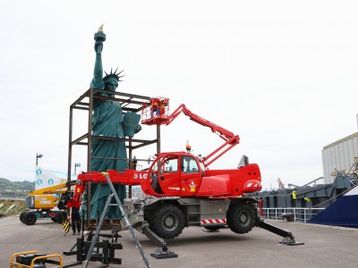 La statue de la liberté de Barentin a pris place, dans la matinée du lundi 3 juin 2019, au bout du quai de Waddington. - Pierre Durand-Gratian