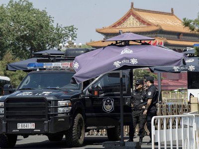 Des policiers sur la place Tiananmen à Pékin, le 3 juin 2019 - Nicolas ASFOURI [AFP]