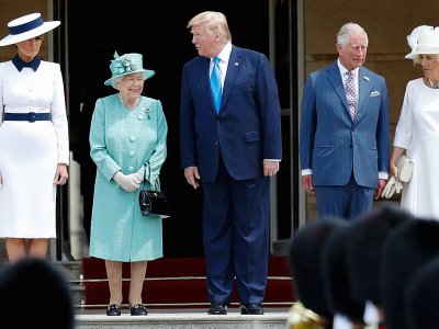 La Première dame des Etats-Unis Melania Trump, la reine d'Angleterre Elizabeth II, le président américain Donald Trump, le prince Charles et son épouse Camilla lors de la cérémonie donnée à Buckingham Palace pour accueillir le locataire de la Maison - Adrian DENNIS [AFP]