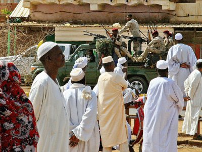 Des membres des forces de sécurité soudanaises patrouillent dans la capitale Khartoum le 5 juin 2019, jour de la fête musulmane du Fitr, marquant la fin du mois du ramadan. - - [AFP]