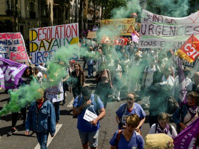 Des personnels hosptaliers manifestent place Montparnasse à Paris le 6 juin 2019 - Aurore MESENGE [AFP]