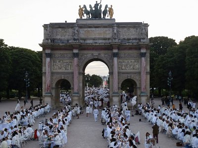Le "dîner en blanc" à Paris, le 6 juin 2019 - Lucas BARIOULET [AFP]