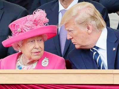 La reine d'Angleterre Elizabeth II (g) et le président américain Donald Trump lors de la commémoration du Débarquement, le 5 juin 219 à Portsmouth (Royaume-Uni) - Chris Jackson [POOL/AFP]