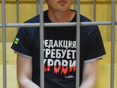 Le journaliste russe d'investigation Ivan Golounov attendant, le 8 juin 2019, son passage devant le tribunal après son arrestation pour trafic de drogue - Vasily MAXIMOV [AFP]