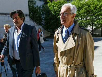 Les avocats Jean-Yves Le Borgne (D) et Randall Schwerdorffer (G)après l'audition de leur client Frédéric Péchier, à Besançon, le 16 mai 2019 - SEBASTIEN BOZON [AFP/Archives]