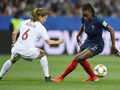 La Française Kadidiatou Diani (d) face à la Norvégienne Maren Mjelde en match du Mondial féminin, le 12 juin 2019 à Nice - CHRISTOPHE SIMON [AFP]