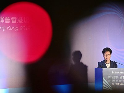 La cheffe de l'exécutif hongkongais Carrie Lam s'exprime lors d'un sommet financier à Hong Kong, le 10 juin 2019 - Anthony WALLACE [AFP/Archives]