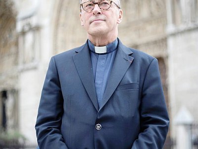 Le recteur de Notre-Dame Mgr Patrick Chauvet devant la cathédrale, à Paris, le 13 juin 2019 - Thomas SAMSON [AFP]