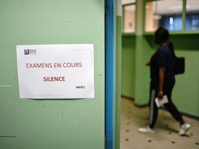 Pendant les examens le silence est demandé, au lycée Maurice Ravel, à Paris, le 18 juin 2019 - STEPHANE DE SAKUTIN [AFP/Archives]
