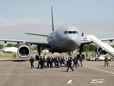 Le nouvel avion ravitailleur de l'armée de l'Air française, l'A330 MRTT, utilisé par Emmanuel Macron pour son arrivée au salon du Bourget, le 17 juin 2019 - BENOIT TESSIER [POOL/AFP]