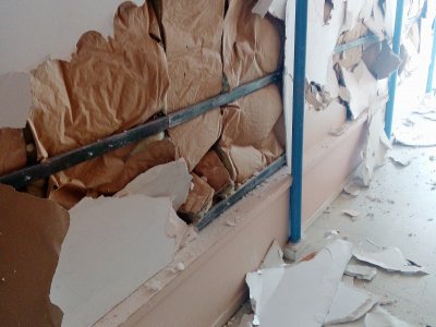 Les placo sont détruits dans certains couloirs. - Conseil départemental du Calvados