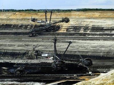 Des excavateurs dans une mine de charbon à Garzweiler, près de Cologne, le 25 avril 2019 en Allemagne - INA FASSBENDER [AFP/Archives]
