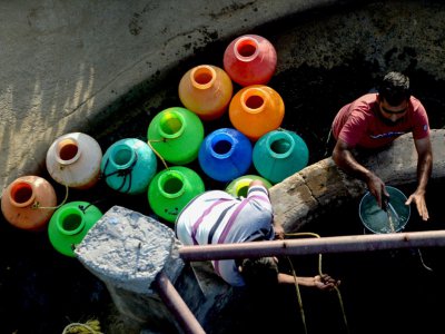 Des résidents de Chennai en Inde puisent de l'eau le 20 juin 2019 - ARUN SANKAR [AFP]