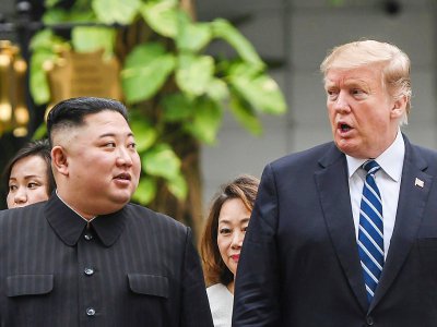 Kim Jong Un et Donald Trump lors de leur sommet à Hanoï le 27 février 2019 - Saul LOEB [AFP/Archives]