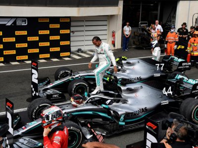 Le Britannique Lewis Hamilton (c) vainqueur du GP de France de F1 le 23 juin 2019 - GERARD JULIEN [AFP]