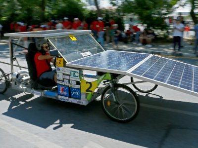 La voiture solaire développée par le professeur de lycée Tassos Falas à Nicosie le 23 juin 2019 - Matthieu CLAVEL [AFP]