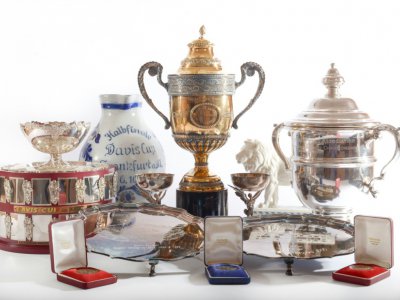 Des trophées et souvenirs personnels de la star déchue du tennis allemand Boris Becker seront vendus aux enchères en ligne à partir de lundi par la maison britannique Wyles Hardy - - [WYLES HARDY/AFP]