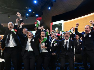 Les membres de la délégation de Milan/Cortina d'Ampezza jubilent le 24 juin 2019 lors de l'attribution des JO d'hiver 2026 - Philippe LOPEZ [POOL/AFP]