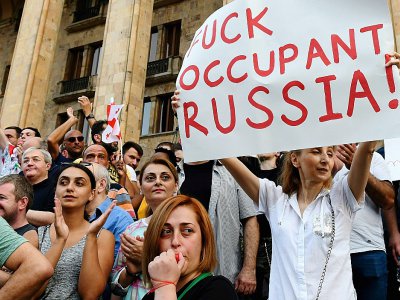 Des manifestants anti-russes devant le Parlement à Tbilissi le 23 juin 2019 - Vano Shlamov [AFP]