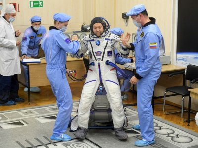 Le cosmonaute russe Oleg Kononenko essaye sa combinaison au cosmodrome de Baïkonour avant son départ pour l'ISS, le 3 décembre 2018 - Kirill KUDRYAVTSEV [AFP/Archives]