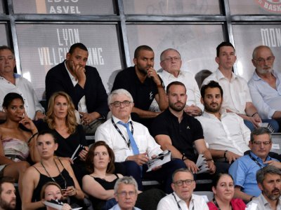 Le président de Villeurbanne Tony Parker (au dernier rang au centre) lors de la victoire en finale du championnat de France face à Monaco 66-55 à l'Astroballe le 25 juin 2019 - ROMAIN LAFABREGUE [AFP]
