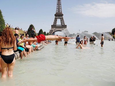 Plongeon dans la fontaine du Trocadéro à Paris le 28 juin 2019 - Zakaria ABDELKAFI [AFP]