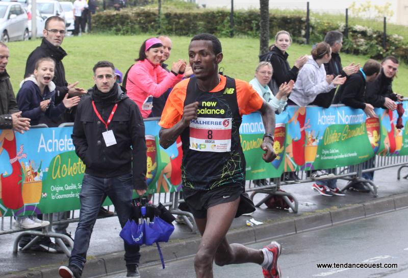 Abdissa Sorri a terminé le marathon à vive allure, deux minutes devant le Kényan Benjamin Bitok. - Aline Chatel - Tendance Ouest