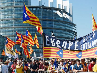 Des Catalans manifestent devant le Parlement européen, le 2 juillet 2019 à Strasbourg - FREDERICK FLORIN [AFP]