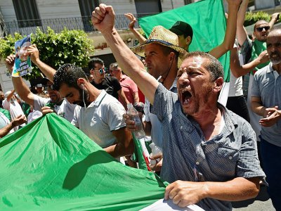 Des Algériens manifestent contre le régime à Alger le 28 juin 2019 - RYAD KRAMDI [AFP]