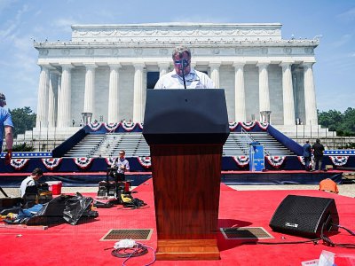 Installation d'une tribune devant le Lincoln Memorial, le 3 juillet 2019 à Washington, où le président américain prononcera un discours pour la fête nationale du 4 juillet - Andrew CABALLERO-REYNOLDS [AFP]