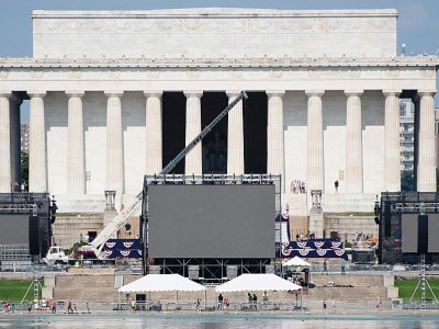 Préparatifs sur le Lincoln Memorial de Washington le 3 juillet 2019, où le président américain Donald Trump prononcera un discours à l'occasion de la fête nationale du 4 juillet - SAUL LOEB [AFP]