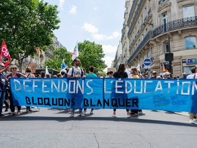 Des professeurs en grève défilent rue du Bac à Paris le 17 juin 2019, premier jour des épreuves du bac - STR [AFP/Archives]