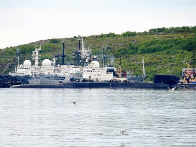 Un sous-marin non identifié dans le port de Severomorsk, dans l'Arctique russe, le 2 juillet 2019 - Kseniya GAPONKO [AFP]