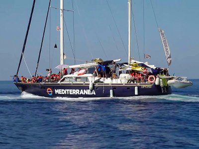 Capture d'écran d'une vidéo de Local Team le 6 juillet 2019 montrant le navire humanitaire Alex en route vers Lampedusa - - [Local Team/AFP]