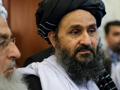 Le mollah Abdul Ghani Baradar, cofondateur du mouvement taliban, dans des discussions à Moscou en mai 2019 - Nikolay KORZHOV [AFP/Archives]