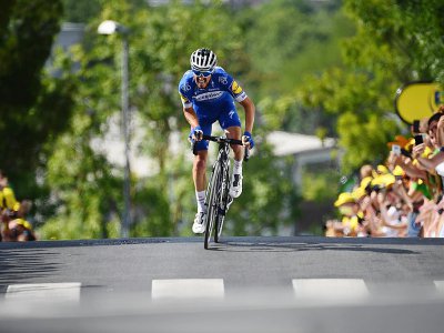 Julian Alaphilippe lancé vers sa victoire dans 3e étape du Tour de France à Epernay, le 8 juillet 2019 - Anne-Christine POUJOULAT [AFP]