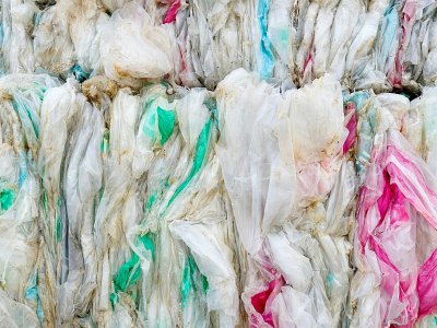 Piles de plastiques dans une entreprise de recyclage à Montbrison, en avril 2019 - Thierry Zoccolan [AFP/Archives]