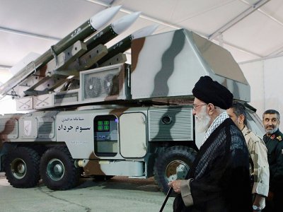 Le guide suprême iranien, l'ayatollah Ali Khamenei, visite une base des Gardiens de la Révolution, photo diffusée le 21 juin 2019 - HO [IRANIAN SUPREME LEADER'S WEBSITE/AFP/Archives]