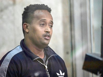 Un homme soupçonné d'être Medhanie Yehdego Mered, chef d'un réseau de trafic de migrants, mais affirmant s'appeler Medhanie Tesfamariam Behre, lors de son procès à Palerme le 14 février 2019 - Andreas SOLARO [AFP]