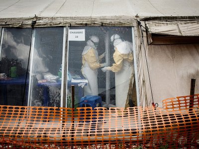 Des personnels médicaux dans un centre de lutte contre Ebola, le 9 mars 2019 à Butembo, dans l'est de la RDC - JOHN WESSELS [AFP/Archives]