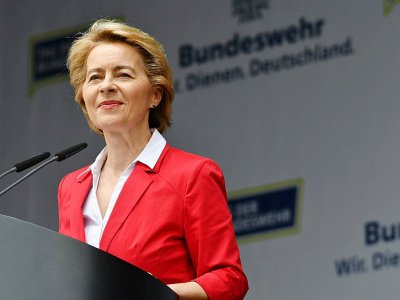 La ministre de la Défense allemande et nouvelle présidente désignée de la Commission européenne Ursula von der Leyen le 15 juin à Fassberg, en Allemagne - PATRIK STOLLARZ [AFP/Archives]