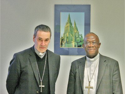 Les deux évêques, Mgr Bernard Emmanuel Kassanda et Mgr Habert. - diocèse de Séez