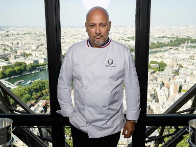 Frédéric Anton dans son restaurant à la Tour Eiffel le 15 juillet 2019 - Lionel BONAVENTURE [AFP]